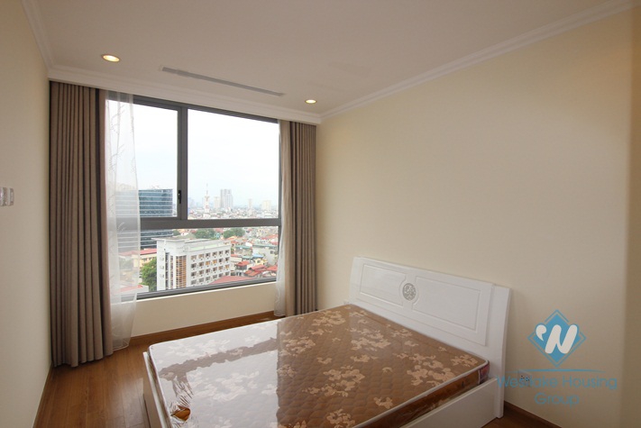 Four bedrooms apartment for rent in Vinhome Nguyen Chi Thanh, Dong Da district, Ha Noi